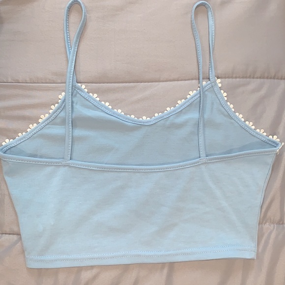 Light blue crop top with rim of daisies - Picture 2 of 2